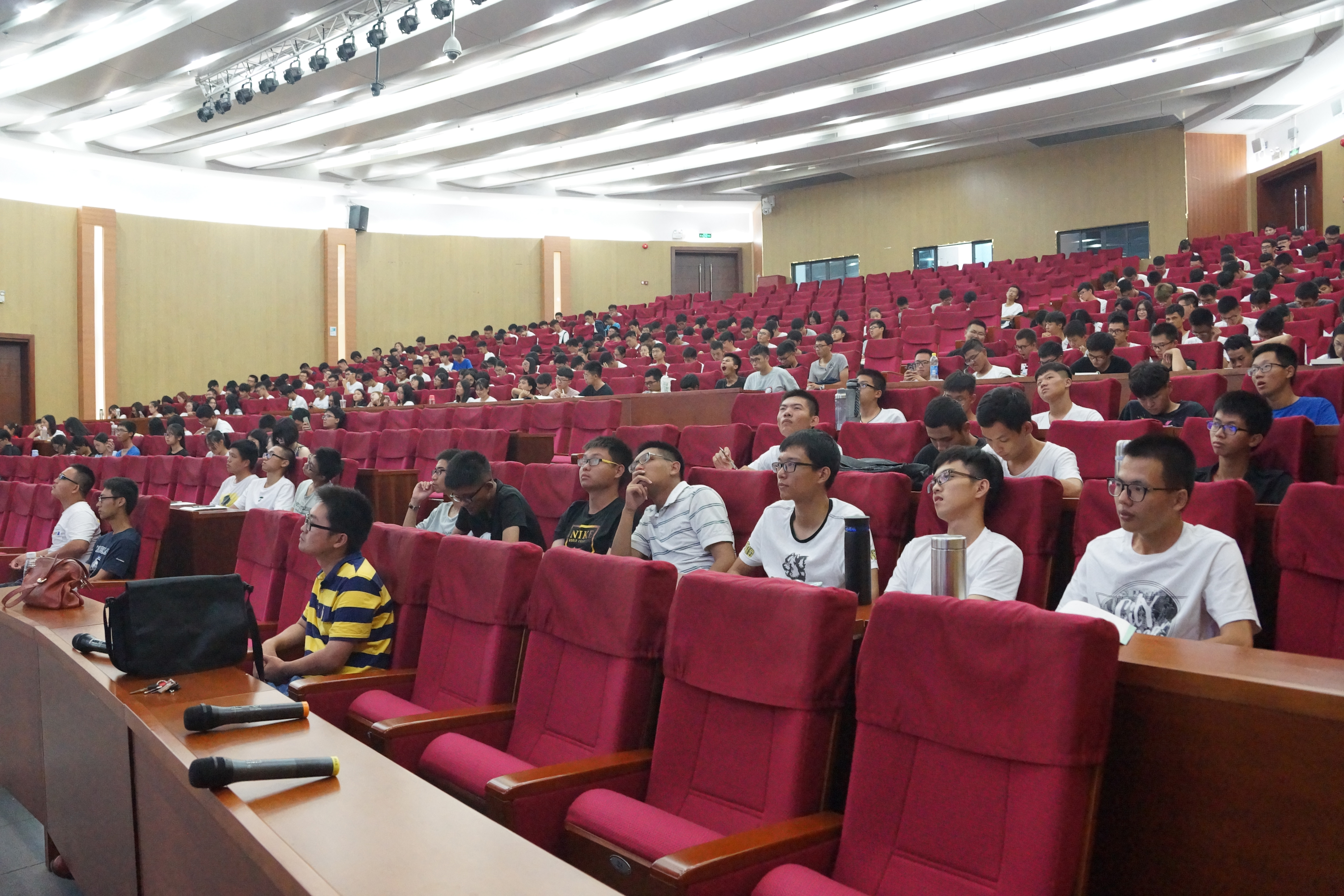 化能学院顺利举办健康卫生知识讲座3.jpg